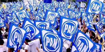 Se desespera el PAN; modifica estatutos hacia no militantes y  alternancia de género