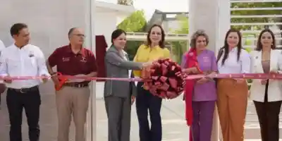 Inaugura Carmen Lilia Canturosas nueva clínica municipal en homenaje a una médica ejemplar