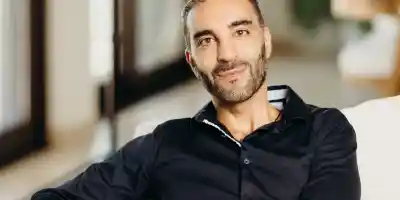 'Me quisieron matar'; Simón Levy en Portugal