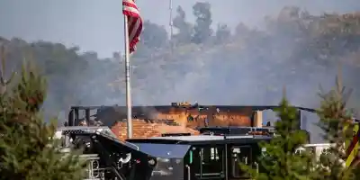 Tiroteo e incendio en iglesia de Michigan deja muertos y heridos