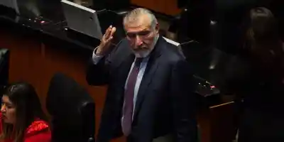 Acusan lluvia de contratos vinculados a Adán Augusto y amigos