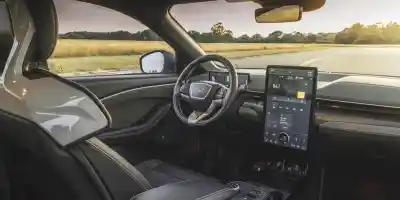 Autos del futuro: ¿Por qué no entienden sus funciones?