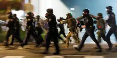 Trump envía tropas federales a Portland y advierte sobre “fuerza total” ante disturbios