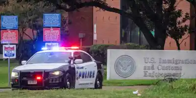 Dos del 'Antifa' con cargos de terrorirsmo por ataque a centro migratorio en Texas