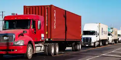 Gobierno de Trump retrasó arancel de camiones pesados y medianos hasta noviembre 