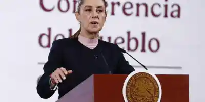 'Unilaterla e injustificada', Claudia Scheinbaum sobre veta de aeropuertos