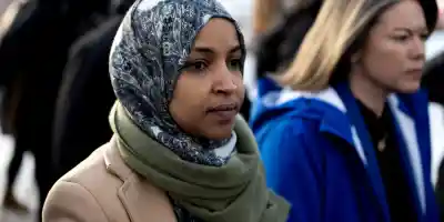 Ilhan Omar; en la mira hacia su destierro de USA