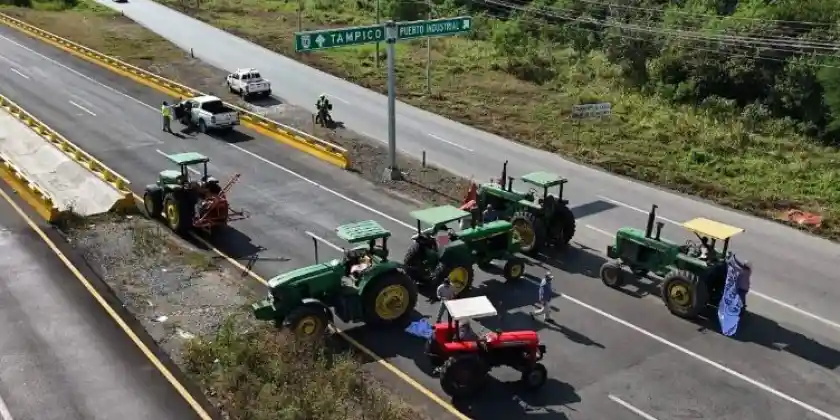 SEGOV pide diálogo a transportistas y productores ante cierre de carreteras en Tamaulipas