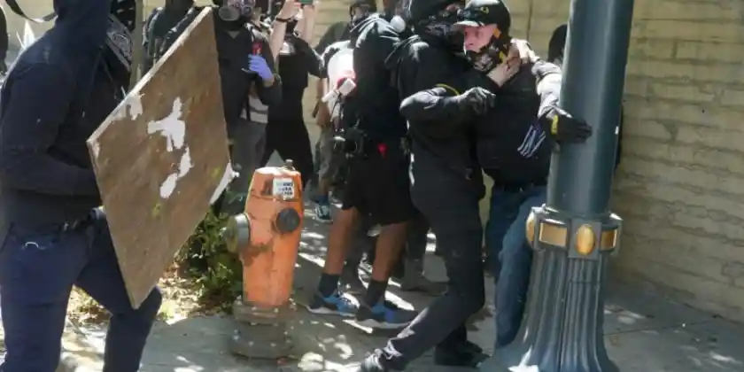 Integrantes del 'Antifa' se declaran culpables por cargos relacionados con terrorismo