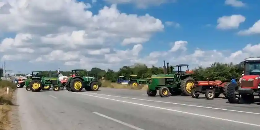 Continúan bloqueos en Tamaulipas