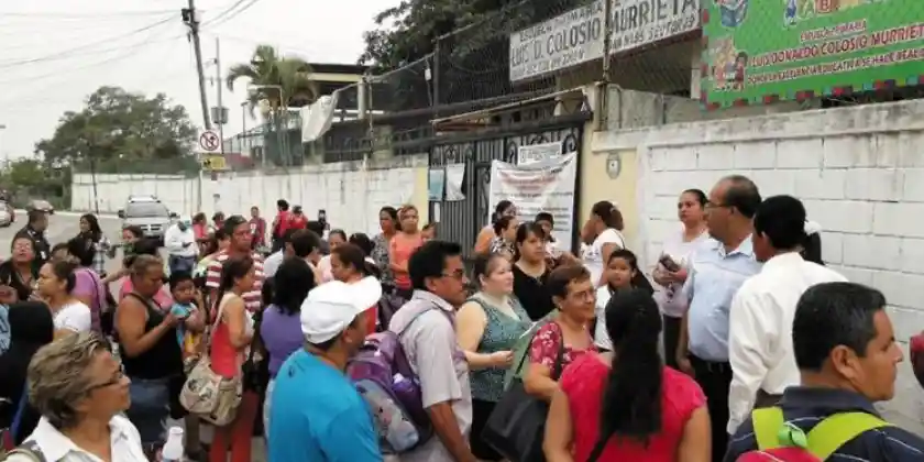 Protestas de padres paralizan siete planteles en Nuevo Laredo